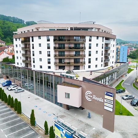 City Center Accommodation - 404 Решица Екстериор снимка