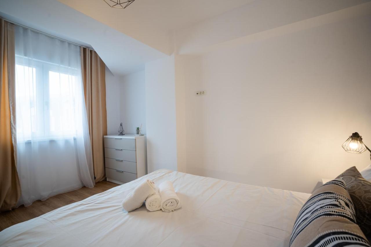 City Center Accommodation - 404 Решица Екстериор снимка
