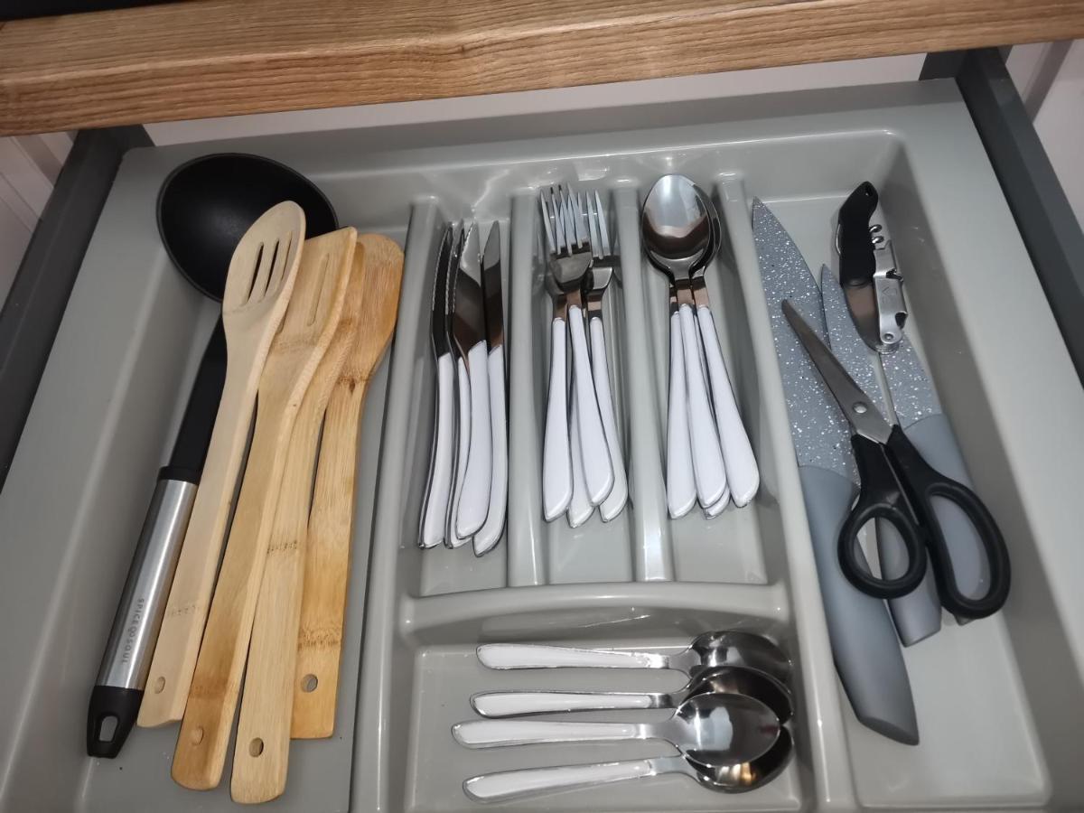 City Center Accommodation - 404 Решица Екстериор снимка