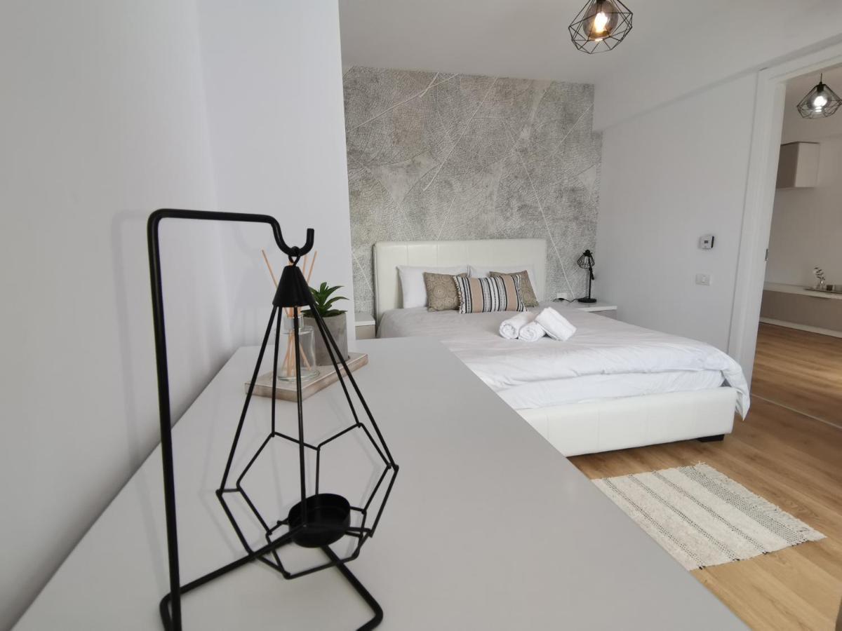 City Center Accommodation - 404 Решица Екстериор снимка