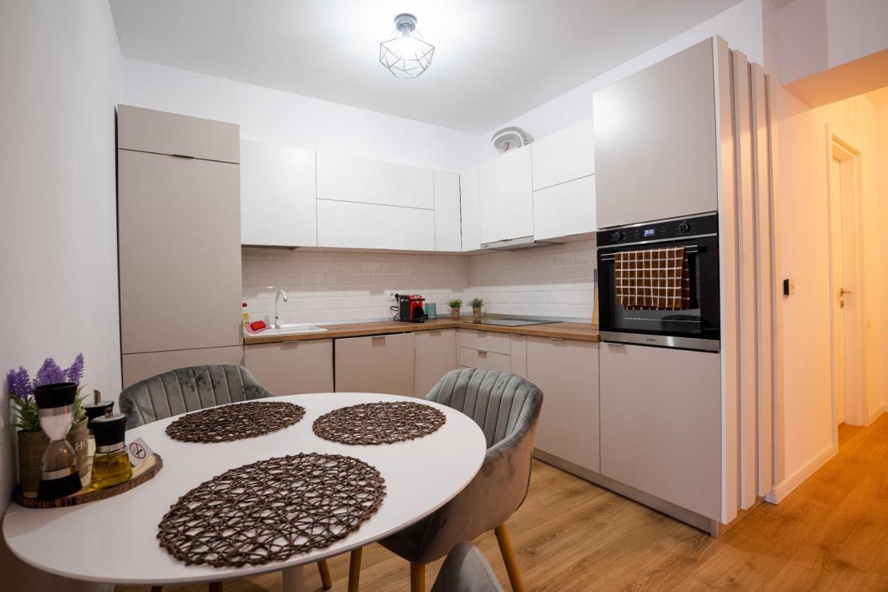 City Center Accommodation - 404 Решица Екстериор снимка